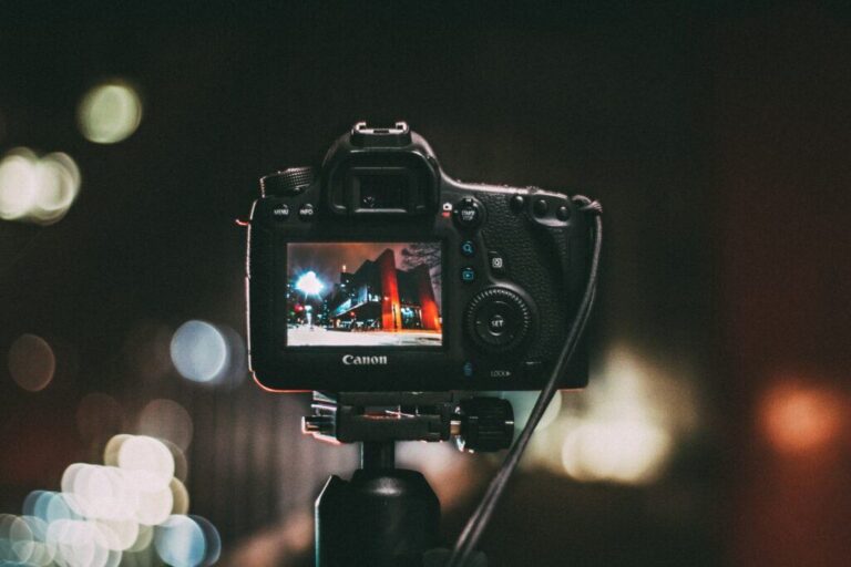 operate a camera manually 1